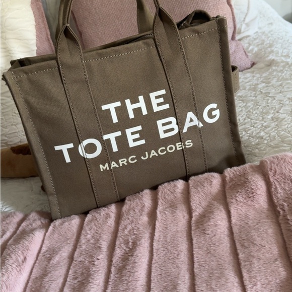 DO NOT BUY Marc Jacobs Brown Tote Bag listing for yazzy - Picture 3 of 9